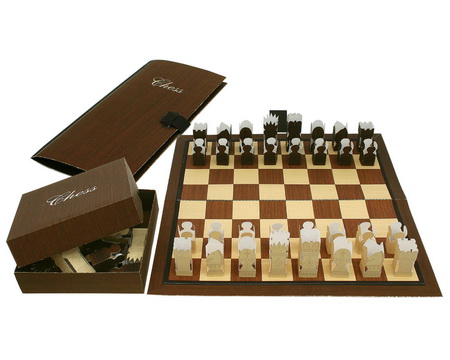 Шахматы — настольная логическая игра со специальными фигурами